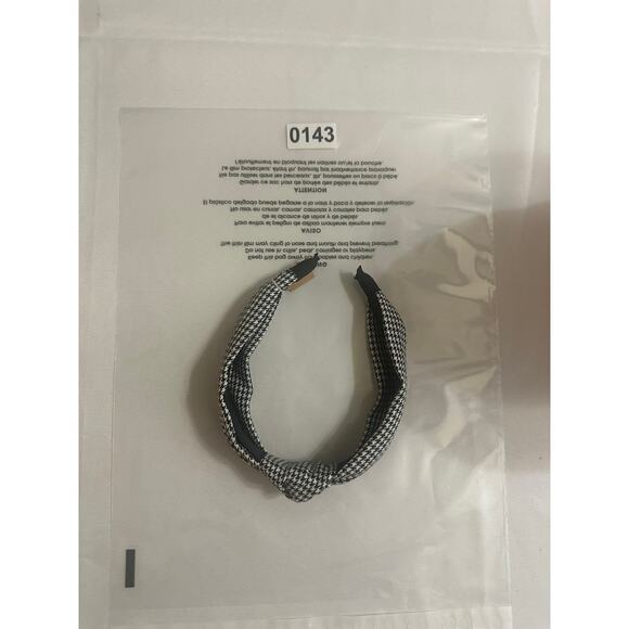 Houndstooth Knotted Headband – Classic Chic Vibes 🖤🤍 - Picture 5 of 5